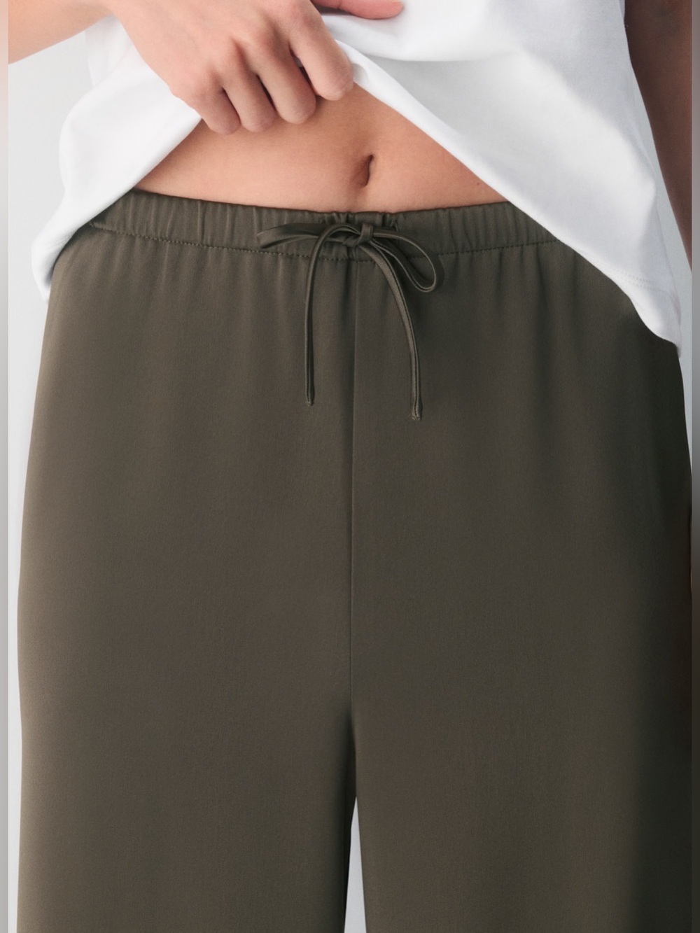 Aritzia Babaton Archer Satin Pant - Picture 4 of 8